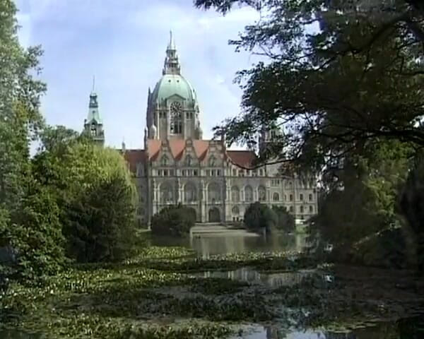 Busty German Sluts: Questa ragazzina tedesca monella gode della penetrazione anale nel parco