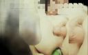 Ladyboy Karl: Étire-moi le trou avec des légumes