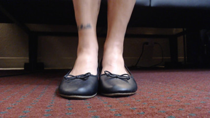 Abby Anna: Toe wiggling in ballet flats