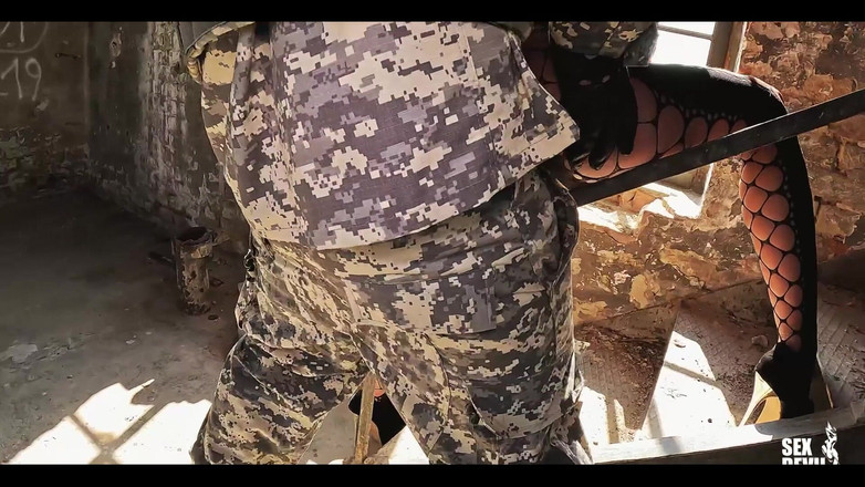 Miss Lilith devil: Penjaga hutan dientot 3 lubang sama penjaga hutan