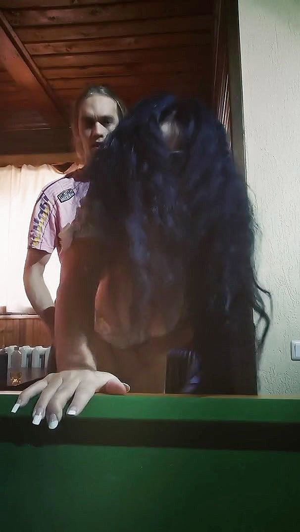 Boniklay: De student neukte lerares Boniklay op de biljarttafel