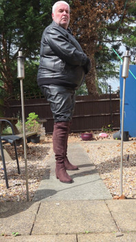 Leder und Oberschenkelstiefel