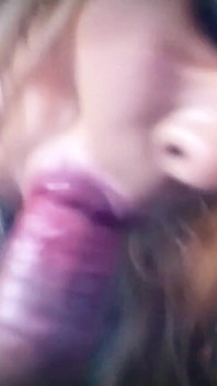 Актриса Блу Енджел, робить мінет режисеру Антоніо Адамо в відео від першої особи