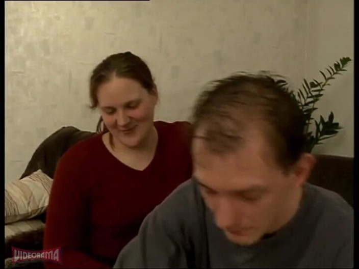 Videorama: Nerdy paar heeft seks op camera