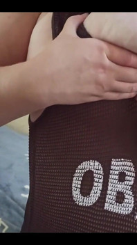 BBW 젖탱이와 젖은 보지를 벌리는 그녀