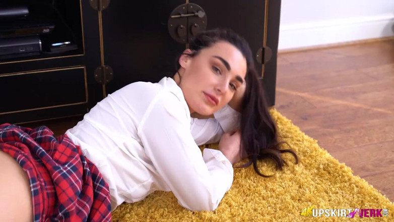 SkirtJerk: Laura S - frățiorul se luptă