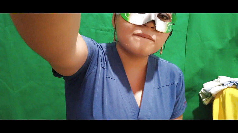 Martin13: Вдень, медсестра і вночі, повія!! Я люблю робити це зі своєю уніформою медсестри!!