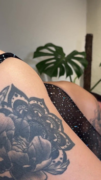 Estrela pornô gostosa e com tesão quer que eu a fode na bunda - Lorena Doll