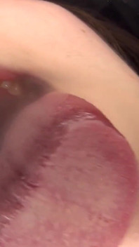En primer plano, besos y lamidas mojadas - nadie lo hará ... pero Mirei Kitano lo hará