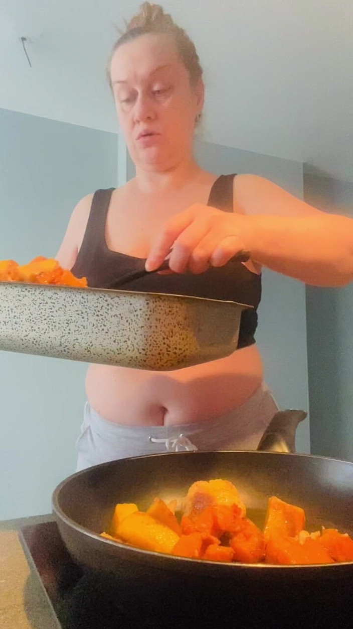 Vikki Georgia: Giantess and Vegetable Men, Funny Game