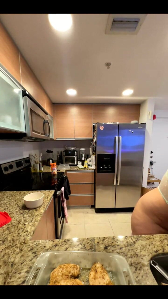 Dani Valentina: Transmisie în direct cu Dani Valentina