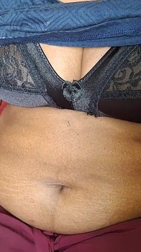 Cette MILF asiatique ne sait pas résister en ayant besoin de quelqu’un, vidéo virale