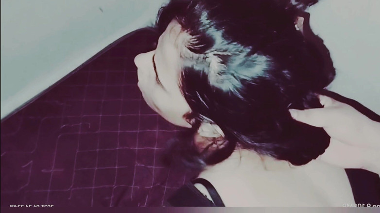 Hot Sis: Nadržená manželka šuká s přítelem manžela