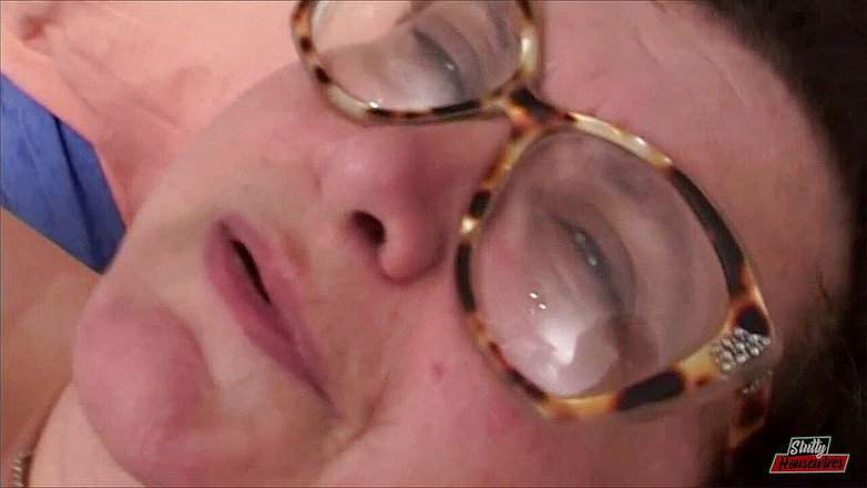 Vere Casalinghe Italia.: Wanita tua miang melancap di rumah dengan dildo