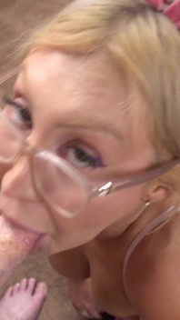 Bunny Veronica kouří Loganovi