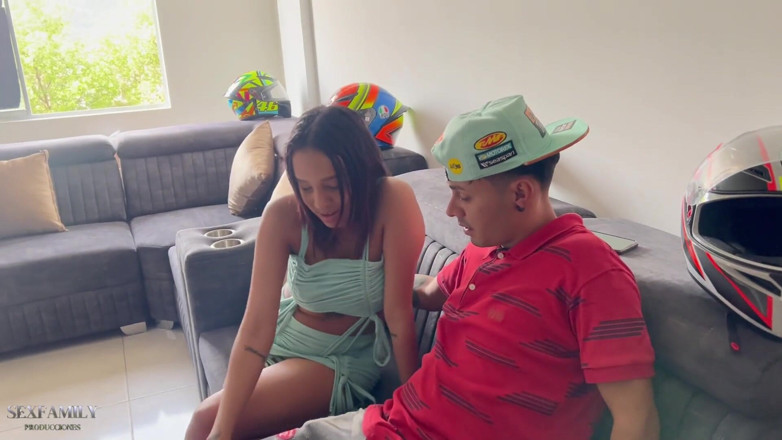 Titsbig: Šukám doručovatele, který přijde do mého domu výměnou za zrušení...