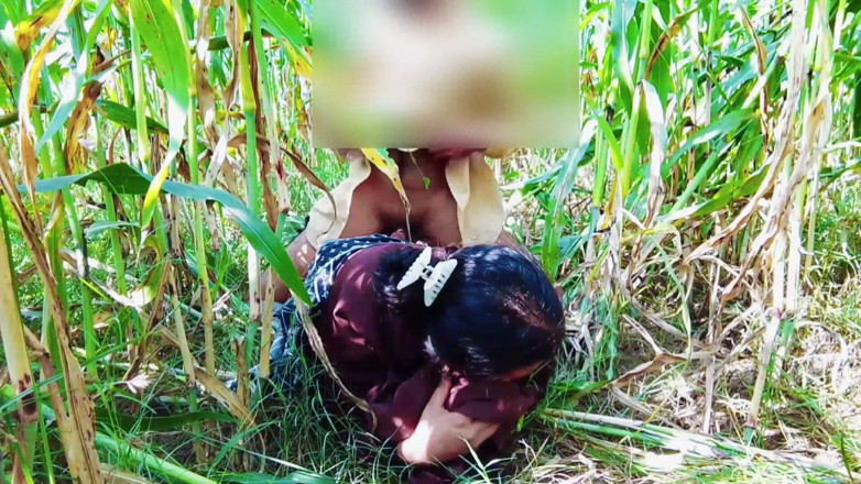 Abida sexy: Kheton Mein Ghumne Ke Liye Aaye to Mood Ban Gaya...