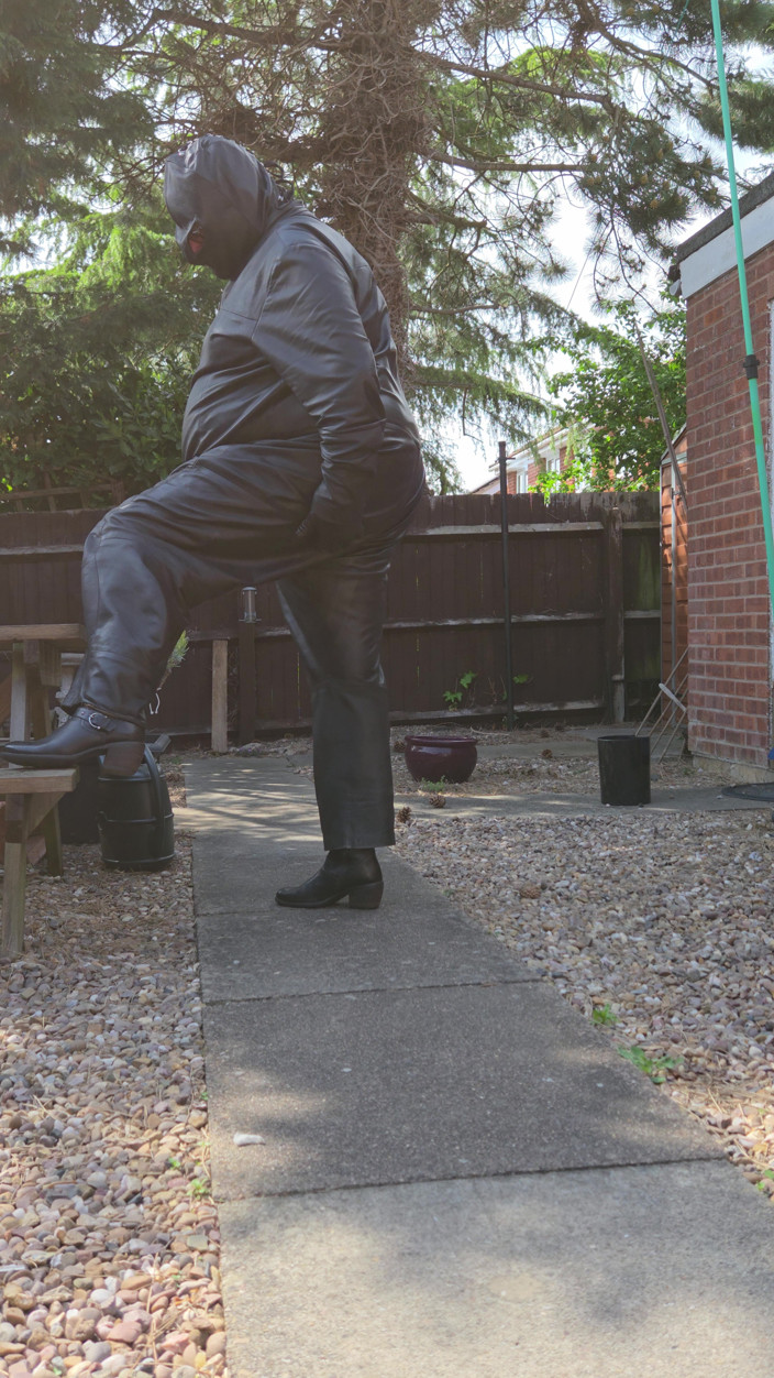 Leatherman63: Leather in the Sun