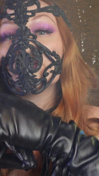 Gants et masque, cuir et latex, vidéo sexy SFW - sondage ASMR (Arya Grander)