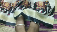 SneakyManner48: Desi 18 + przyrodnia siostra przyłapana na oglądaniu filmów porno niż po...