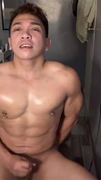 Pinoy Muscle Twink Honí po práci Vč.bradavky Hrát