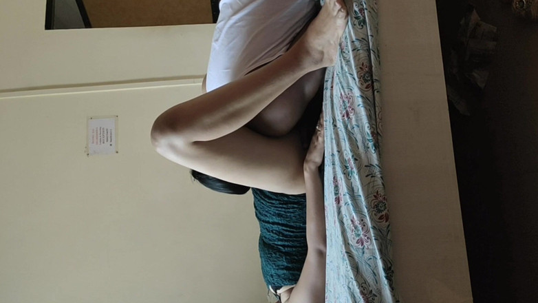 Trisha Hotness: Kız arkadaşının amını yalıyor ve boşaltıyor