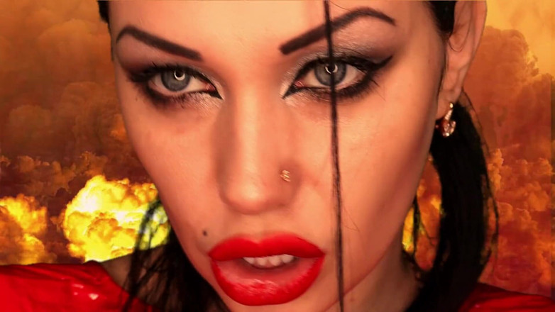 Goddess Misha Goldy: Dentro de um Diabo! Devorado fetiche!