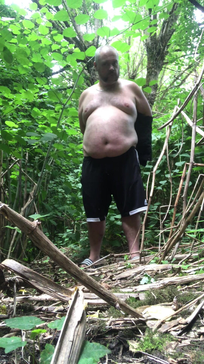 B A Bear: Striptýz a chcaní v lese