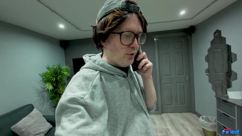 Nerd Pervert: Leyla Jones - Kongkek di hotel