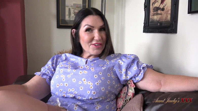 Aunt Judy's XXX: TanteJudysXXX - deine vollbusige professorin frau josephine james lutscht deinen schwanz...