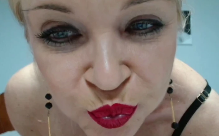 Misses_Jenny: Söt dejt med het MILF