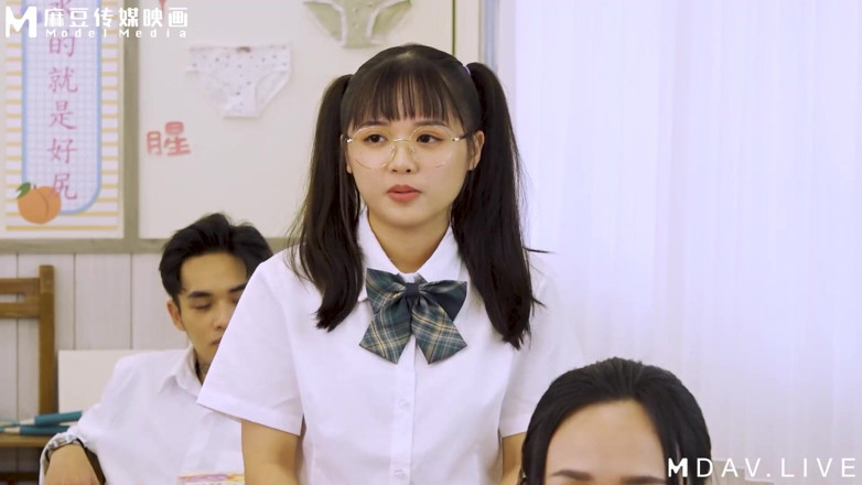 ModelMedia Asia: MDHS-0002 Sekolah Menengah Madou/Guru dan Pelajar 3P! Hadiah Hari Guru yang...