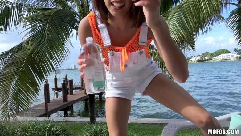 Latina Sex Tapes: เซ็กส์เทปละติน - Julianna Jones อยู่คนเดียวมานานเกินไปและต้องการควย