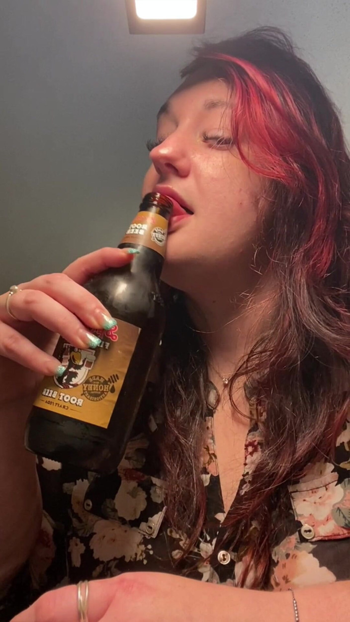 BellaBlast: Verführerische bBW rootbeer chug &amp; burps von bella blast