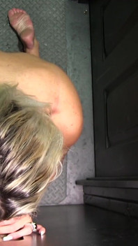 Blonde lekker wijf Alana keert terug om meer ladingen pov te slikken