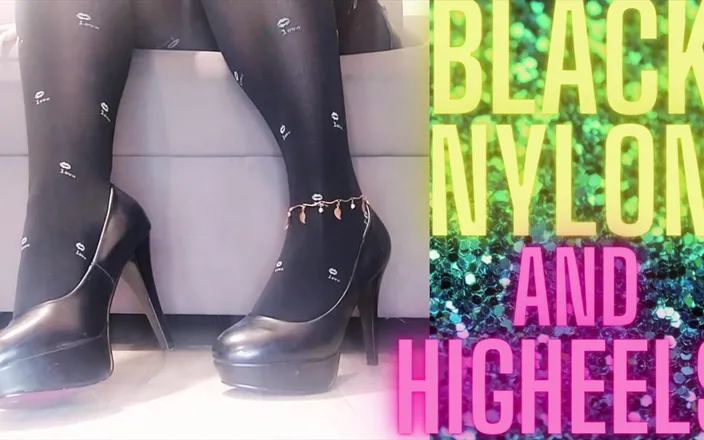 Monika Nylon: (31) Nohy fetiš, Černý nylon a Higheels