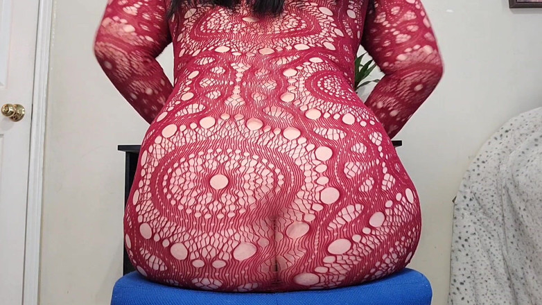 Julia Ryan: Cewek super semok dengan gaun super hot ini lagi asik...
