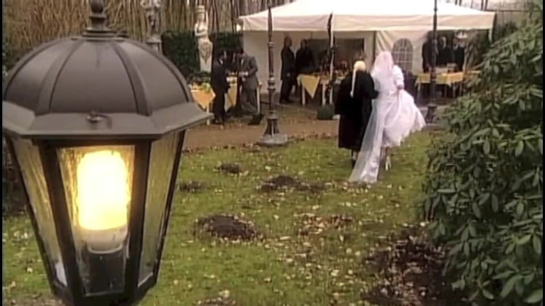 Inhonorof porn: 結婚式のパーティーでフェラチオ
