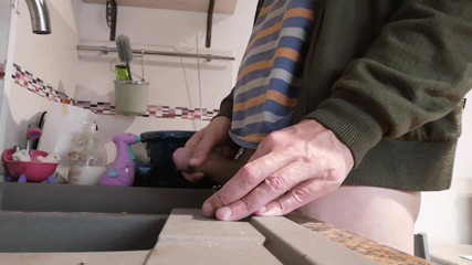 Rafael Torreano: Mastürbasyon yapıyor, boşalıyor ve mutfak lavabosunun içine işiyor