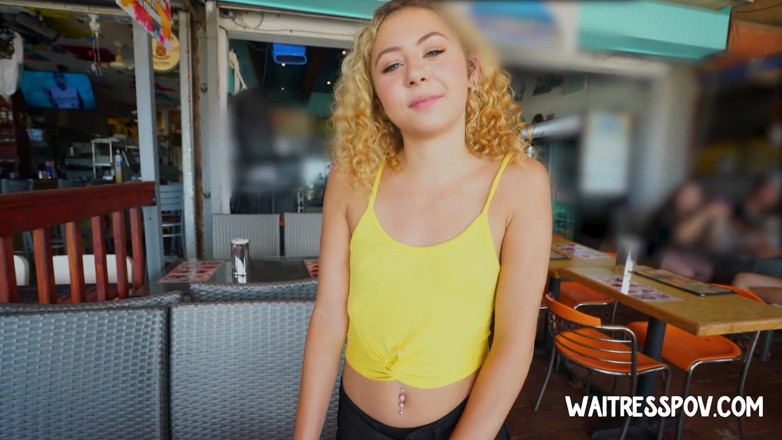 Waitress POV: Cameriera poV - Allie Addison - Traditrice, traditrice, mangiatrice di cazzo