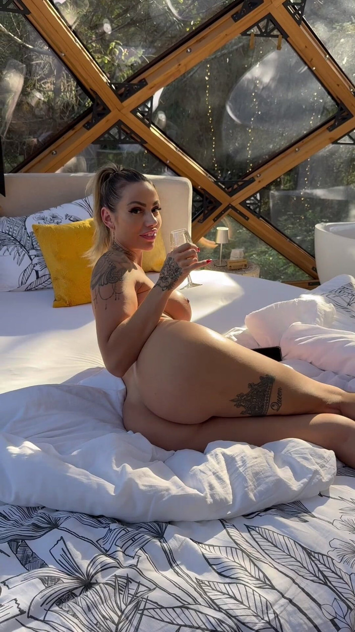 Emilie Jolie: Neues BDSM-Sexvideo in einer ungewöhnlichen Umgebung