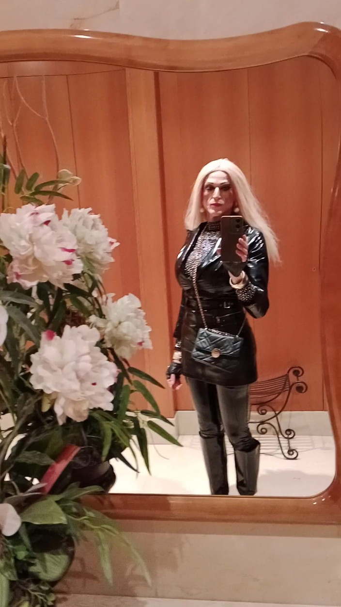 Tatiana Zorrita: 비닐 2