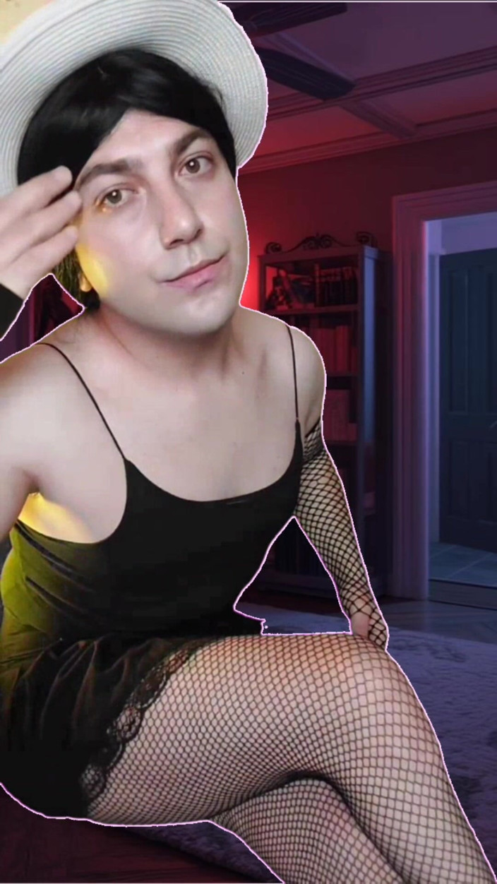 Kitty_Cross: 4 capo gotica femboy delizioso corpo grandi tette naturali sexy...