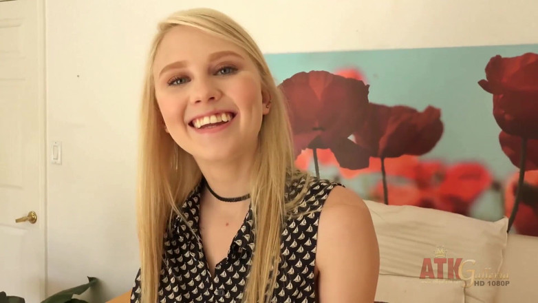 ATKIngdom Fans: Blonde teen showing her sexy body at casting