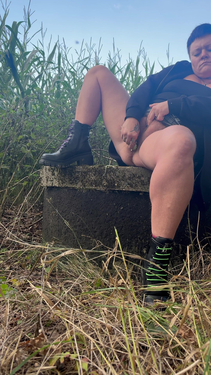 Hairyminka: Một con cu ngô đã phải phục vụ