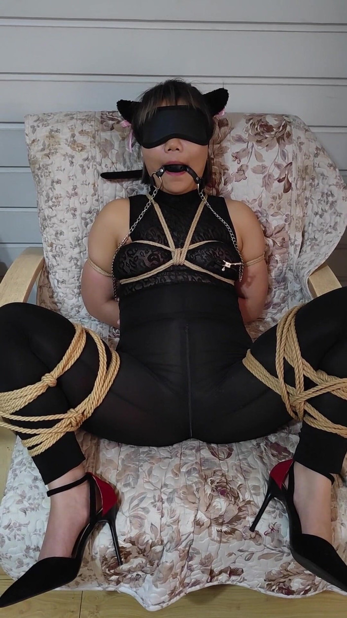 Teacherll: Tied on Chair and Squirting
