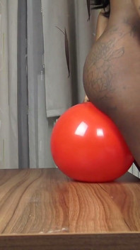 Ebony Pearl Balon drcení zadku!