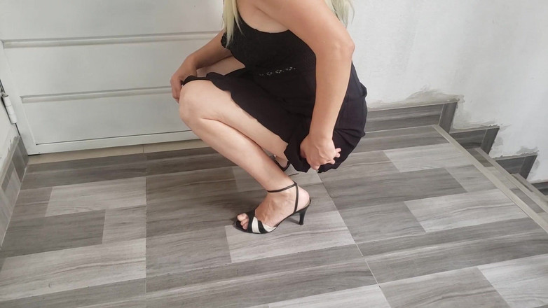 Agnes Swallow: Sexy nevlastní sestra močí na schodech a kouří mého ptáka