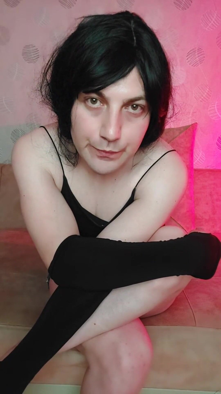 Kitty_Cross: Energi feminin dalam setiap langkahnya