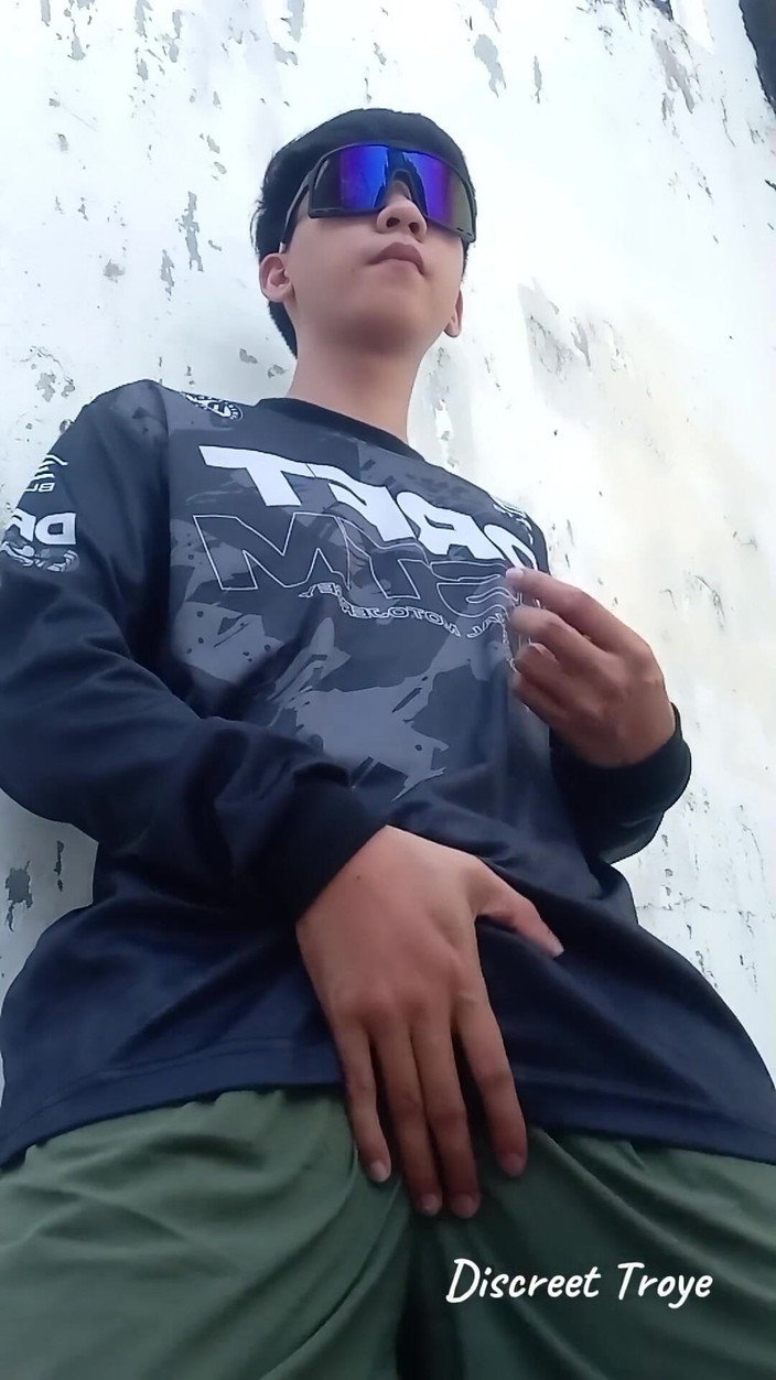Troye_AsianPinoy: Pinoy cu pulă mare la șantier - linge și fute-i jucăria de pizdă